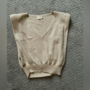 Boutique women’s v-neck sweater vest, M/L